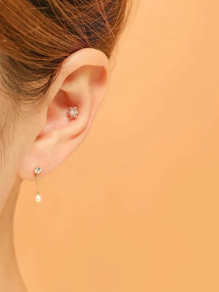 Earrings MinimalBijoux 14K Gold Point Cubic Pearl Internally Threaded Labret Piercing 18G16G